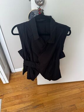 SHEIN Black Sleeveless Wrap Vest with Belt